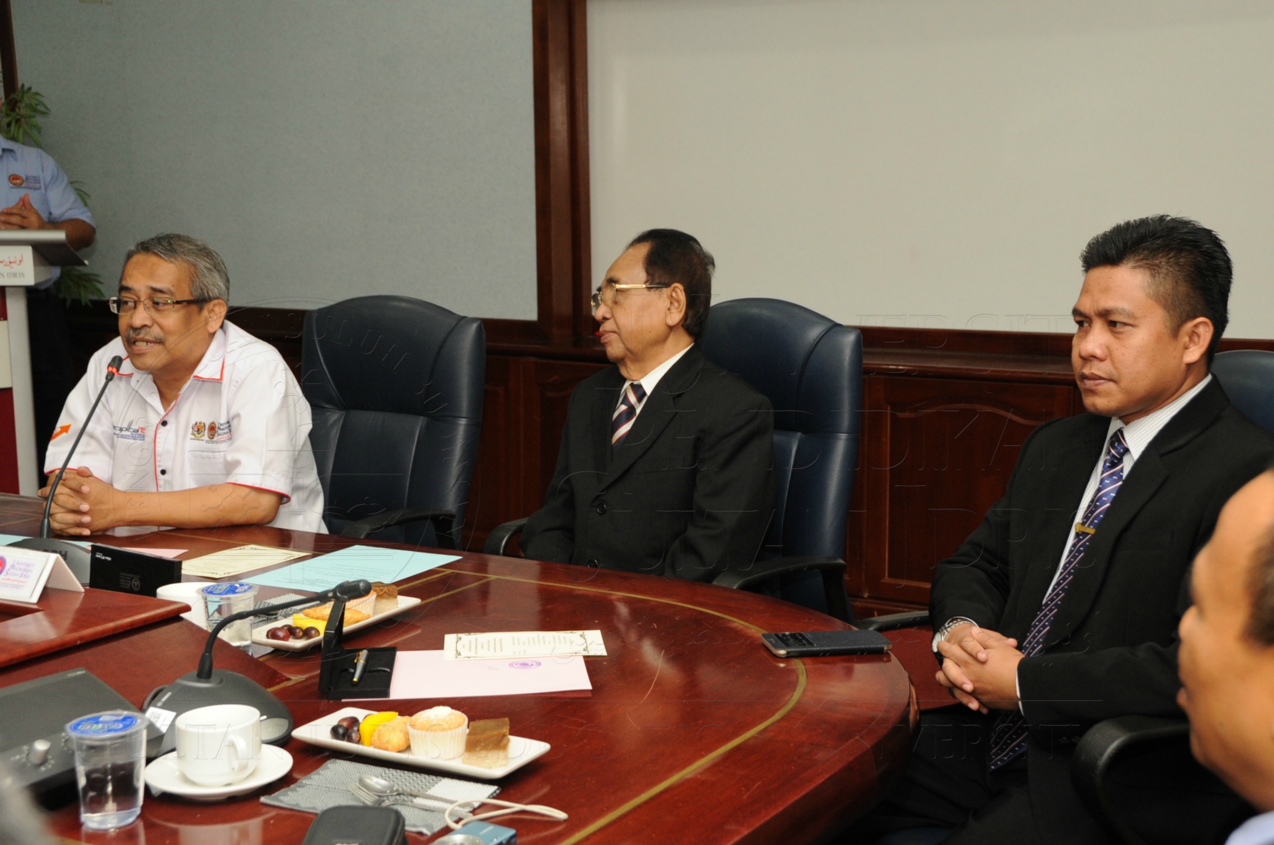 PRO16 6 Mou HAS 7965